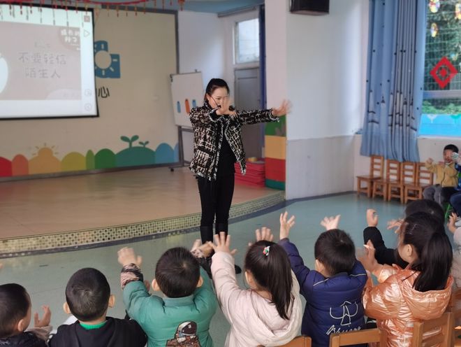 九游会J9 J9九游会达川区清华幼儿教育中心举办幼儿教师赛课活动(图1)