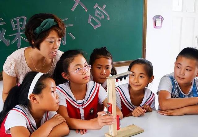 新通知！中小学学制或将九游会J9 J9九游会调整为“543”教师们直言：很为难(图3)